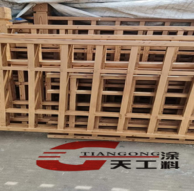 <strong>焊接成段護(hù)欄仿木紋漆施工</strong>